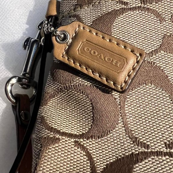 Coach Wristlet Small Purse - Picture 1 of 9